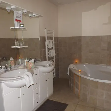 Chambres D'hotes Le Clos Poli بيت ضيافة 3*